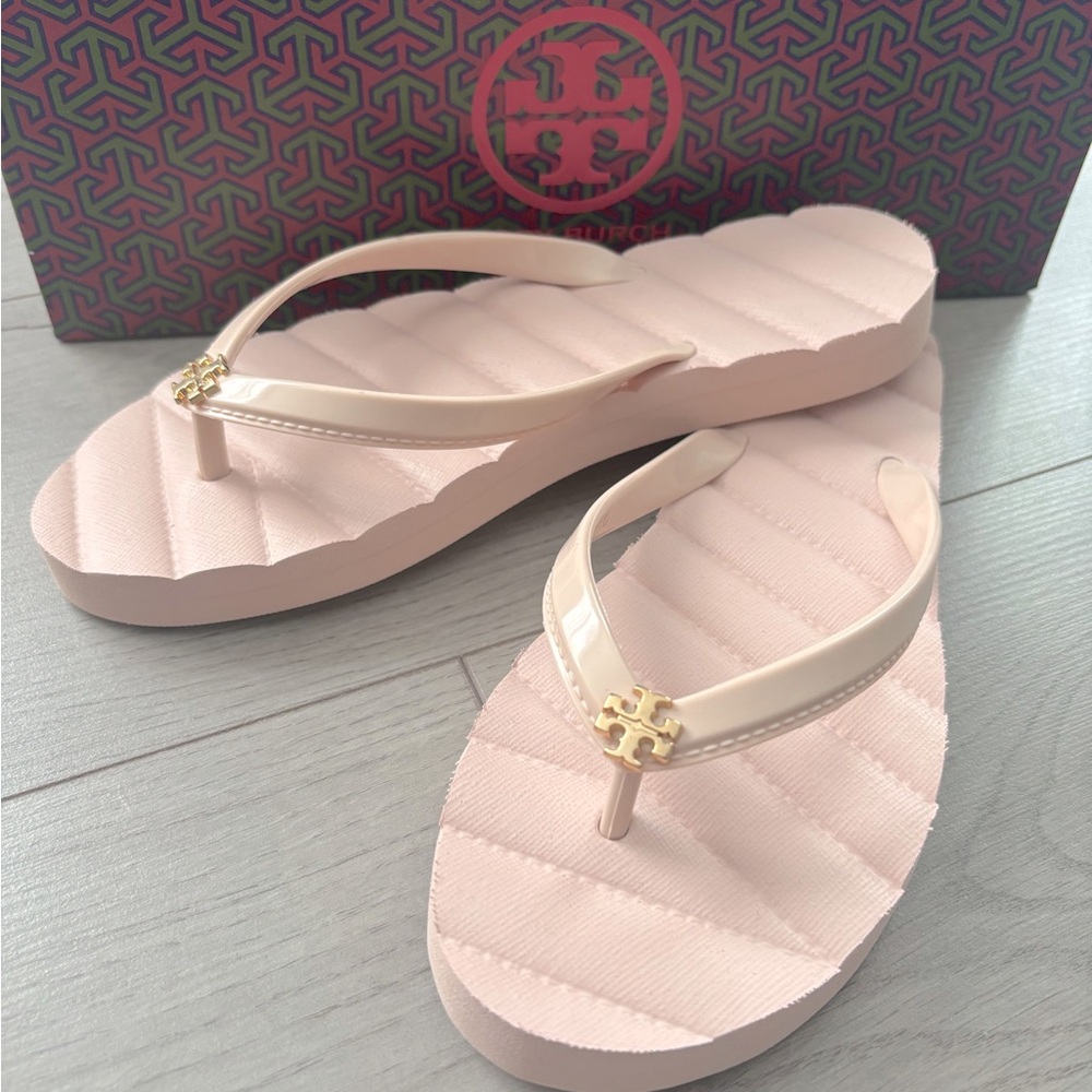New Tory Burch Blush Kira flip flops with Gold Accent, size 6, light pink color